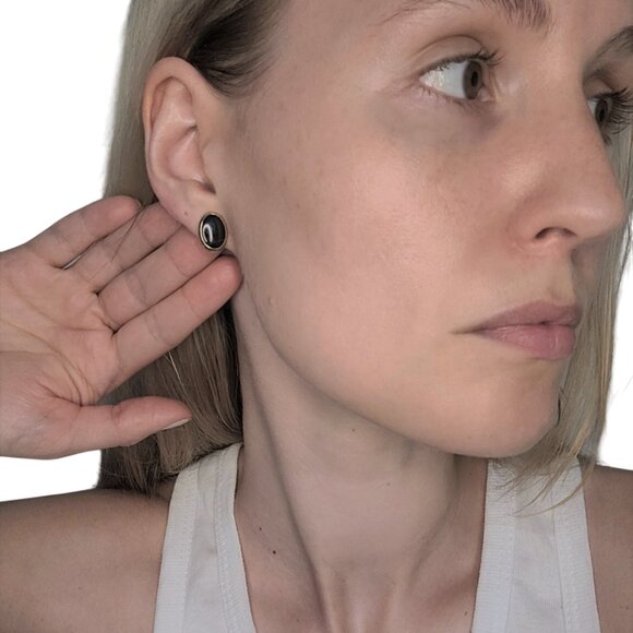 Minimalist Black and Gold Vintage Oval Stud Earring - Picture 3 of 3